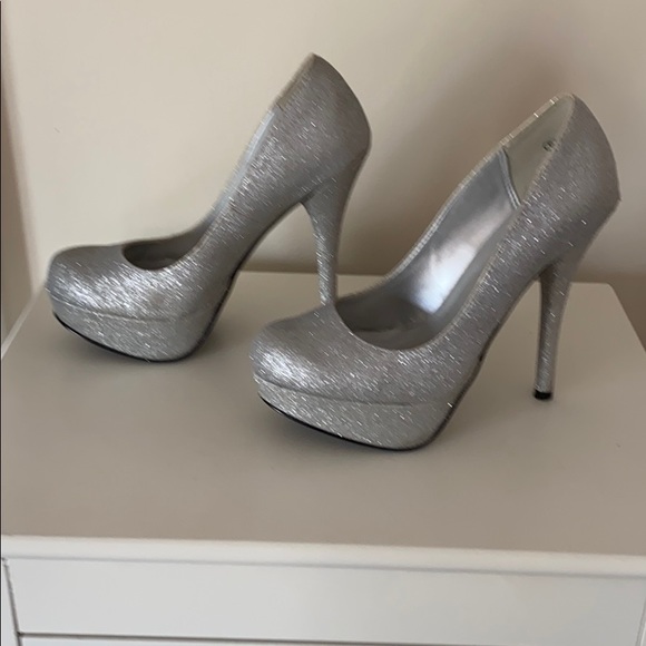 Shoes - Picture 2 of 4